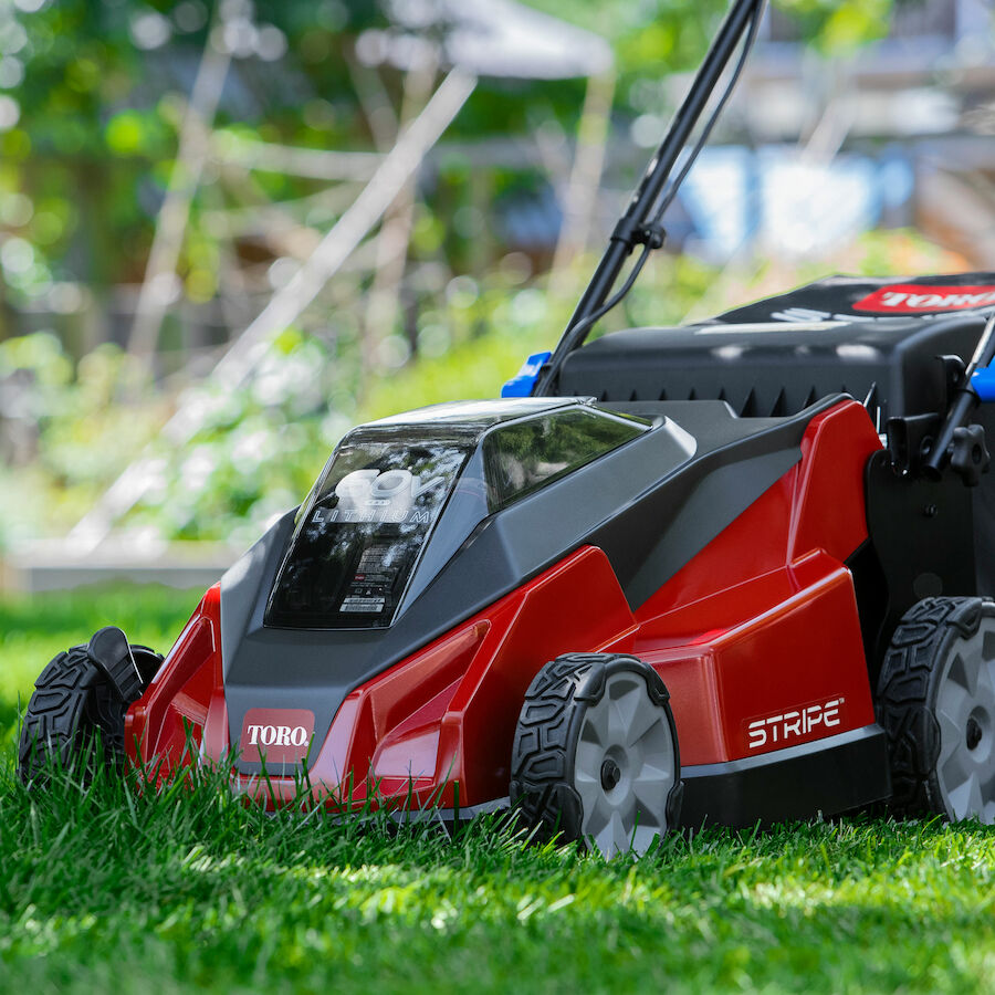 Toro 60V MAX* 21 in. (53cm) Stripe® Self-Propel Lawn Mower - 5.0Ah Battery Included(21620)